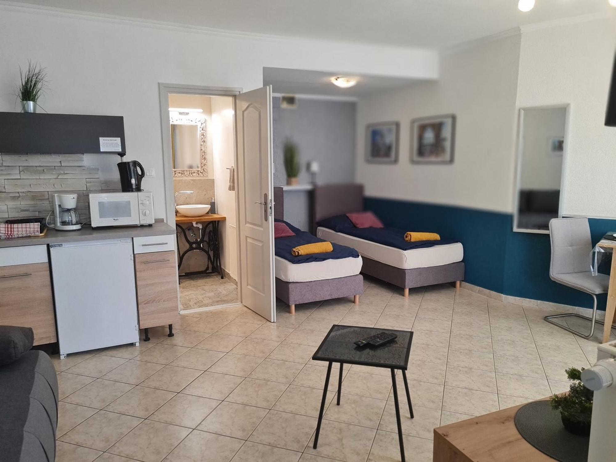 Csever Apartman Tata Exterior photo