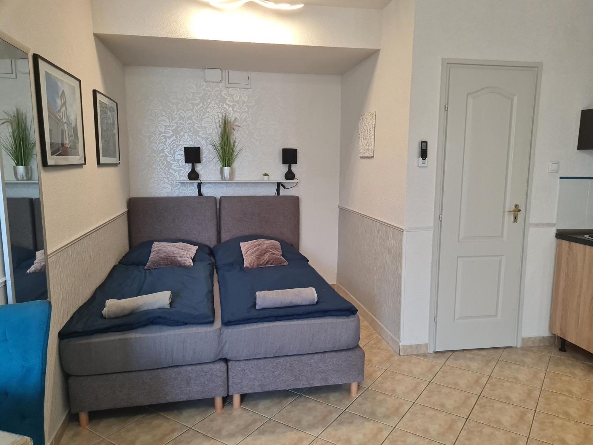 Csever Apartman Tata Exterior photo